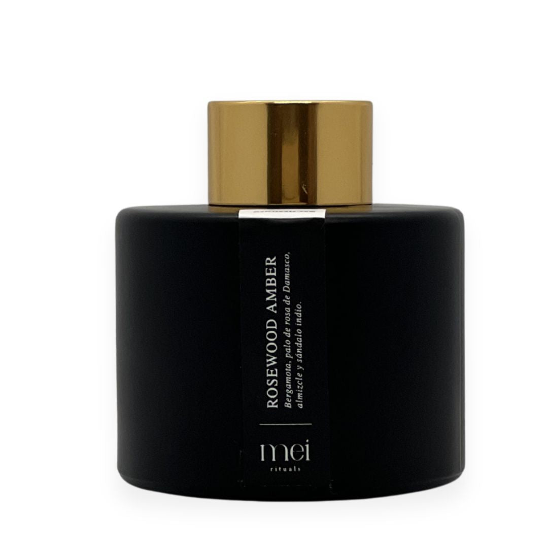 Difusor de fragancia Rosewood Amber de Mei Rituals con notas de palo de rosa de Damasco, ámbar, bergamota, almizcle y sándalo indio.