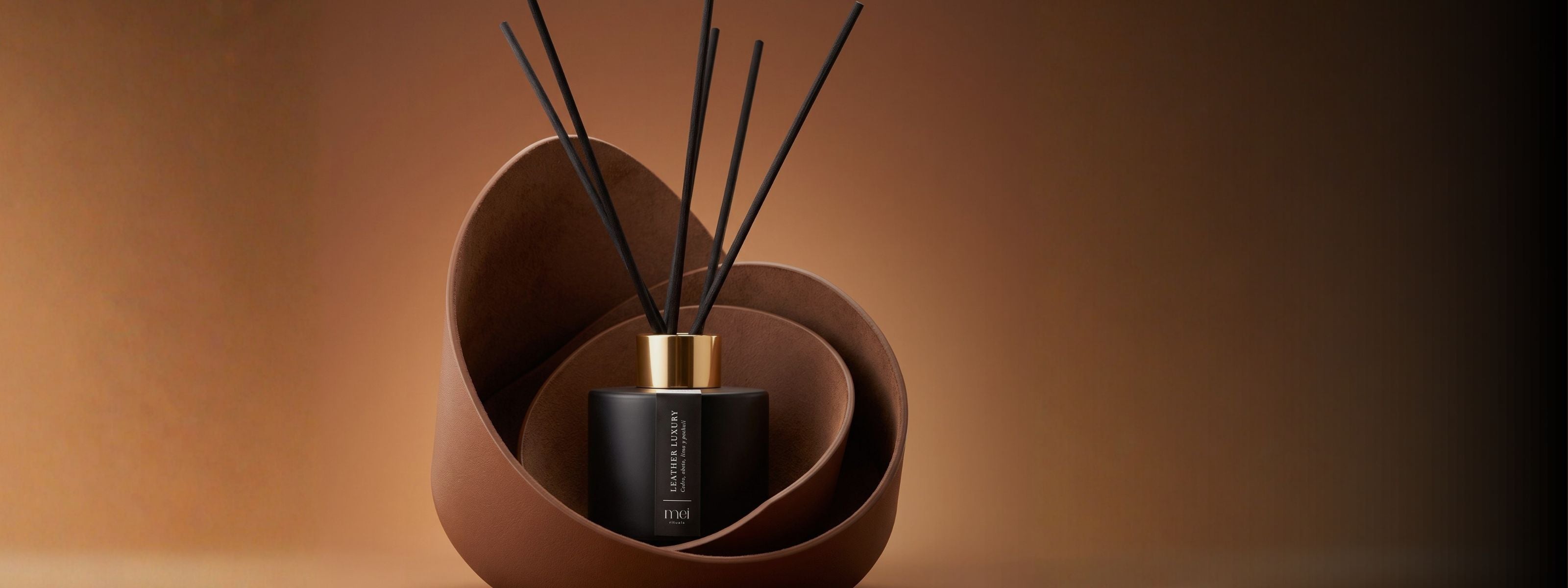 difusor de varillas mei rituals leather luxury premum en colombia, olor elegante y unico