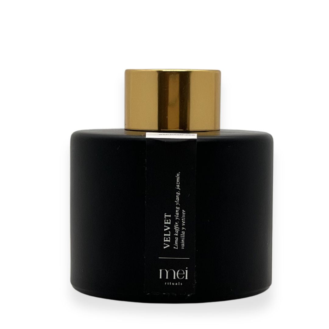 Difusor de fragancia Velvet de Mei Rituals con notas de ylang ylang, lima kaffir, jazmín, vainilla y vetiver.